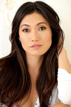 Catherine Haena Kim interpreta Lauren Kim
