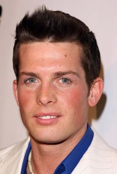 Clifton MaCabe Murray interpreta Rich Guy #1