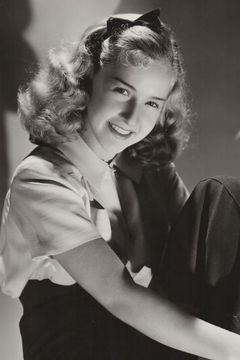 Bonita Granville interpreta June Vale
