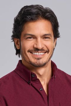 Nicholas Gonzalez interpreta Neil Melendez