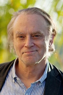 Brad Dourif interpreta Doc Cochran