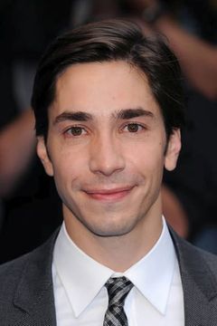 Justin Long interpreta Todd