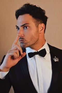 Paolo Andrea Di Pietro interpreta Handsome Actor