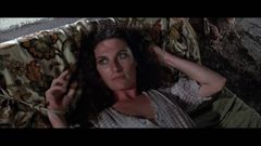 Wendy Leech interpreta Girl Hostage