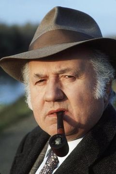 Jean Richard interpreta Il soldato Laperrine