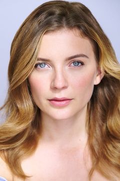 Kendra Carelli interpreta Emily