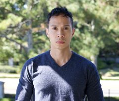 Leon Ngo interpreta Glen