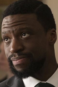Michael Luwoye interpreta Anthony Little
