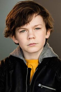Tyler Crumley interpreta Young Randy