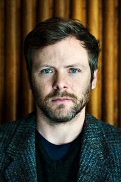 Nicholas Reinke interpreta Father Moericke