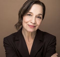 Karen Giordano interpreta Streetwalker #1