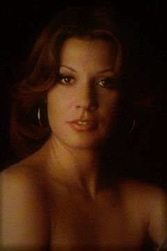 Ada Tauler interpreta (uncredited)