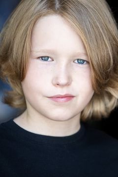 Luke David Blumm interpreta Harold