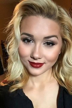 Cheyanna Lavon Zubas interpreta Robot Courtesan (uncredited)