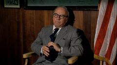 Mort Marshall interpreta Assistant Warden