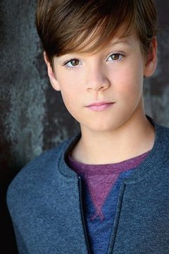Michael Leone interpreta (additional voices)
