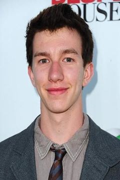 Joshua Logan Moore interpreta Parker Scavo