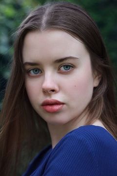 Serena Kennedy interpreta Queen Isabeau