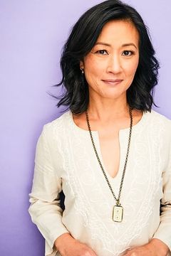 Jennifer Say Gan interpreta Ronnie Lee