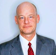 Chris Pentzell interpreta Ned
