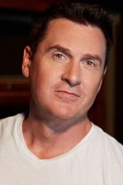David Kaye interpreta Alexander / Driver (voice)