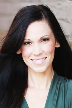 Lori Beth Sikes interpreta Arlene in the Lady's Choice Salon