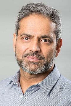 Amerjit Deu interpreta Indian Ship Captain