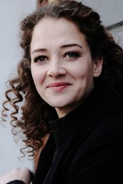 Oona-Devi Liebich interpreta Luci Westfield