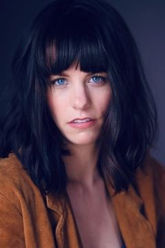 Noelle Urbano interpreta Linda