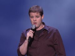 Greg Warren interpreta Assistant Coach Larry