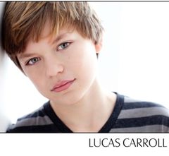 Lucas McHugh Carroll interpreta Finn
