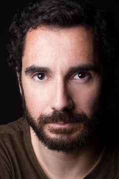 Manuel Moreira interpreta Skeptic Man