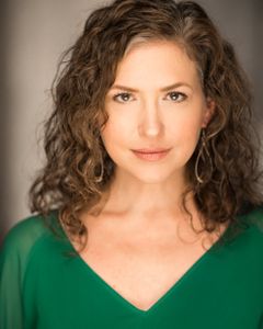 Mary Kay Cook interpreta Vanessa Damon