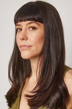 Zoe Winters interpreta Denise