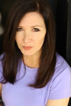 Debby Gaudet interpreta Bingo Staffer