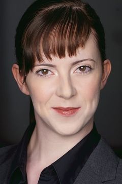 Emily Siobhan McCourt interpreta Harriet