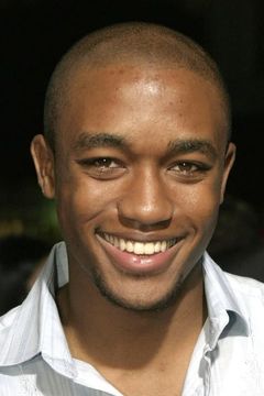 Lee Thompson Young interpreta Detective Barry Frost