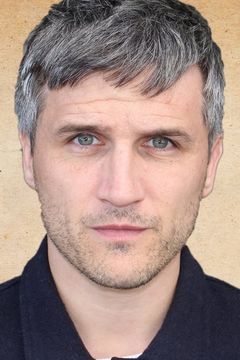William Ash interpreta Joe