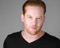 Preston Baker interpreta Fireman