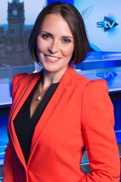 Laura Miller interpreta Scottish News (STV) Reporter
