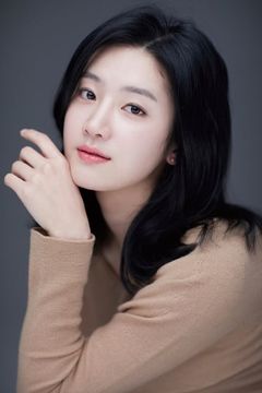 Park Ju-hyun interpreta Yu-ra