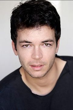 Carlos Serrano-Clark interpreta Pablo Blasco