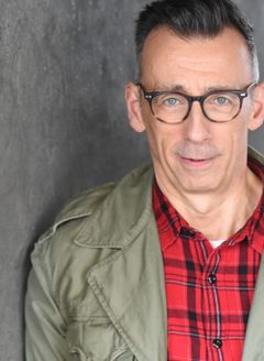 Mark Cabus interpreta Mr. Pfeffer