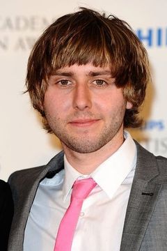James Buckley interpreta Jay Cartwright