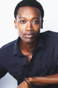 Ato Blankson-Wood interpreta Eddie
