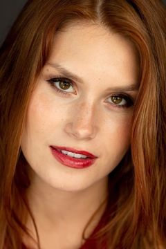 Natalie Sharp interpreta Grace