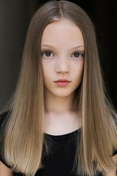 Raffiella Chapman interpreta Claire