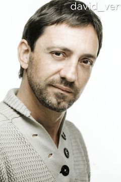 David Vert interpreta Alex