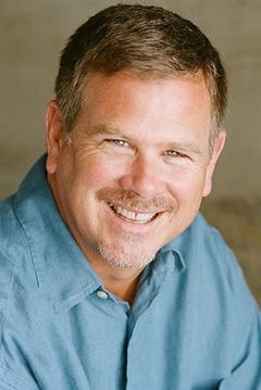 Kevin Carlson interpreta Additional Muppet Performer (voice)