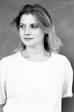 Rieke Seja interpreta Anna Klettmann (jung)